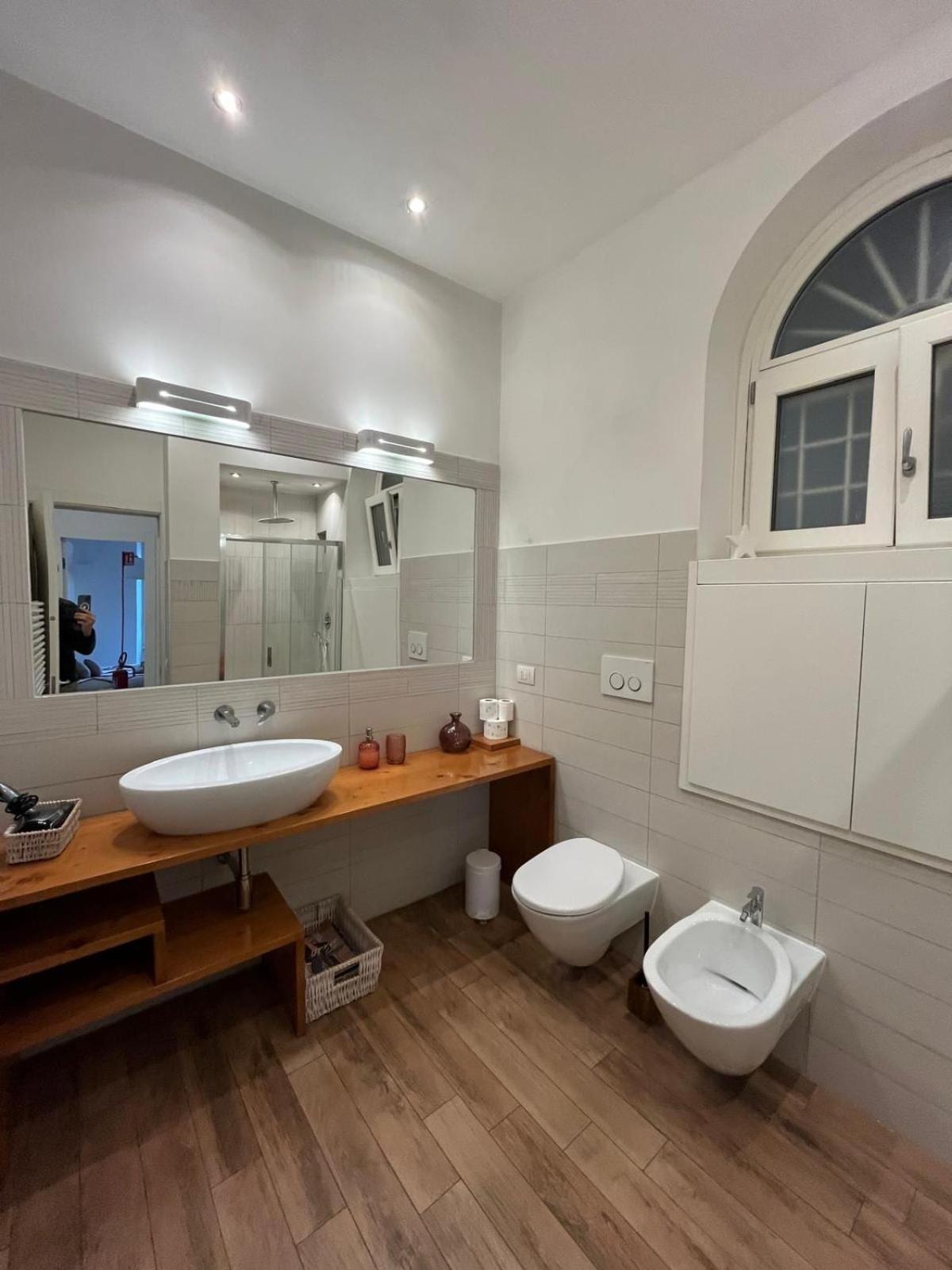 La Dolce Vita - Luxury Colosseum Boutique Apartment ローマ エクステリア 写真